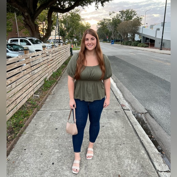 Meet your Posher, Haley - Picture 3 of 3